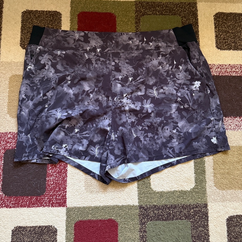Women’s Athleta Floral Patterned Shorts Size 26